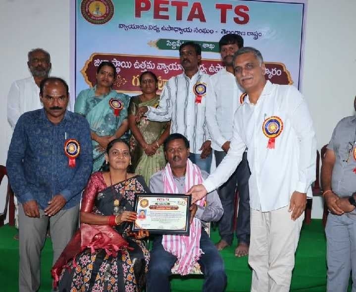 నంగునూరు పీడీకి ఉత్తమ ఉపాధ్యాయుడి అవార్డు - Udayam