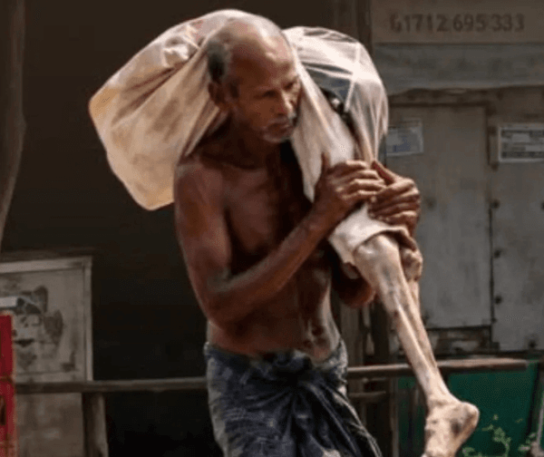 అస్థిపంజరంతో బ్యాంకింగ్‌కు: ఒడిశాలో విషాదం - Udayam Digital