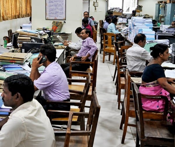 ఉద్యోగులకు శనివారాలు సెలవు - Udayam Digital