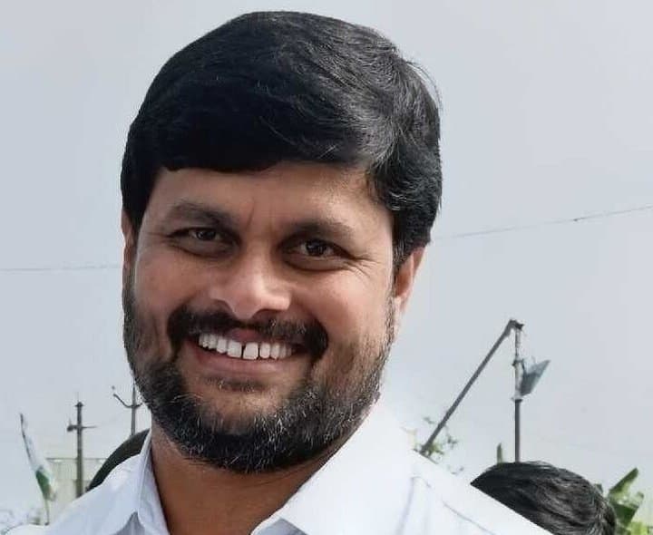 మహిళా ఎస్సై కేసులో 25 మందికి బెయిల్