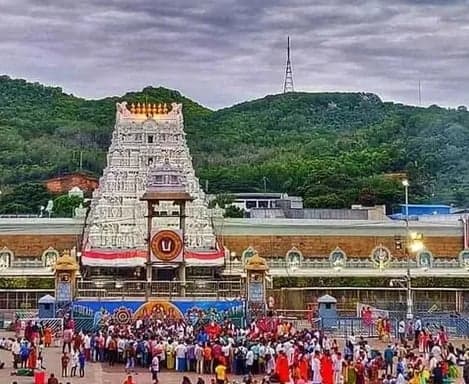 తిరుమలలో శ్రీవారి దర్శనానికి 8 గంటలు