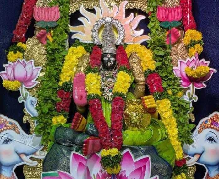 శ్రీ మహాలక్ష్మి దేవిగా వైష్ణవి దుర్గమ్మ - Udayam