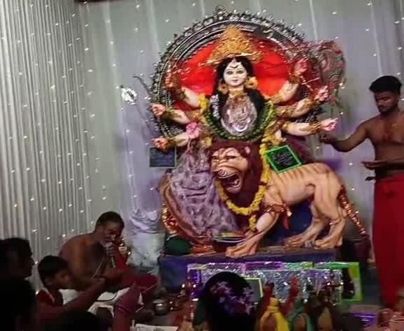 సరస్వతీ అలంకారంలో దుర్గామాత దర్శనం - Udayam