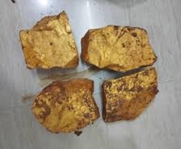 కంకర రాళ్లకు బంగారం పూత