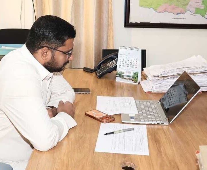 భూసేకరణ, ఆర్‌అండ్‌ఆర్‌పై కలెక్టర్‌ ఆదేశాలు