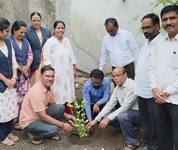 మొక్కలు నాటితే బంపర్ ఆఫర్లు