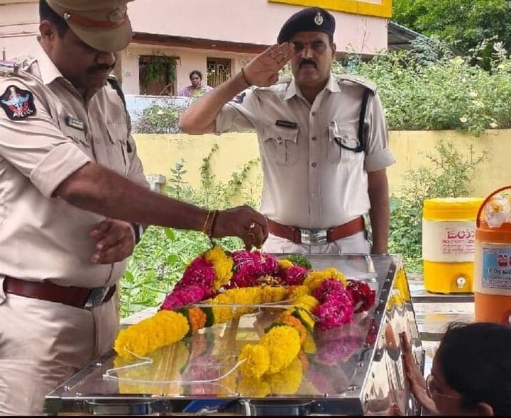 ఏలూరులో గుండెపోటుతో SI మృతి