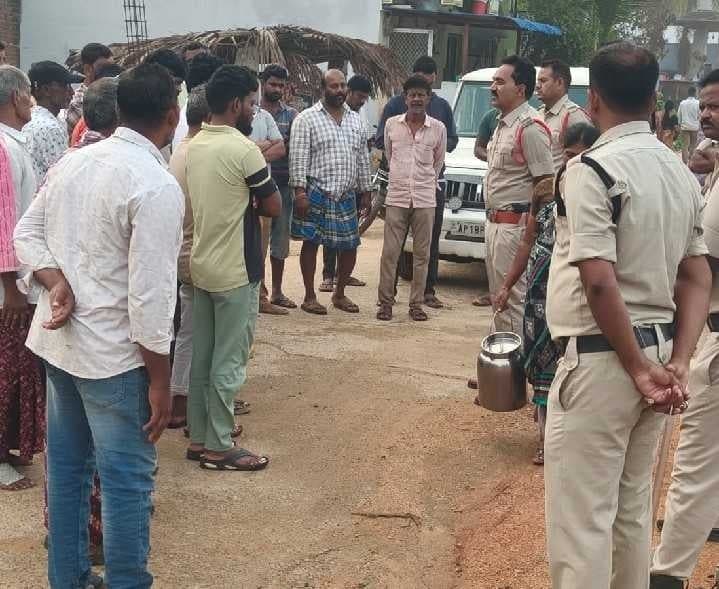 ఎన్నికల్లో హింసకు దూరంగా ఉండాలి - Udayam