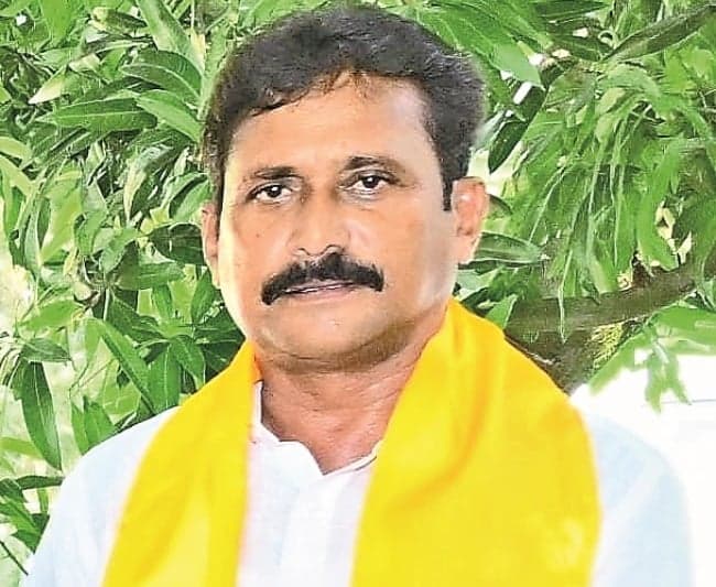 పిట్టలవానిపాలెంలో టీడీపీ ఏకగ్రీవం - Udayam