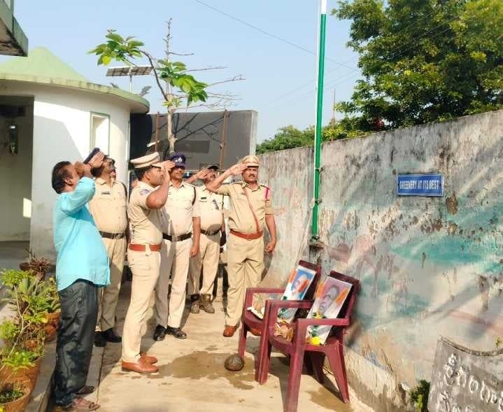 గార్ల పోలీస్‌స్టేషన్‌లో ప్రజాపాలన దినోత్సవం - Udayam