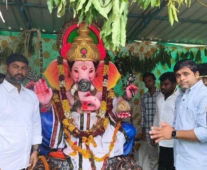 గణేశ్‌ వేడుకల్లో ఎమ్మెల్యే పూజలు - Udayam