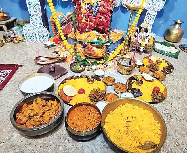 దుర్గమ్మకు చేపల నైవేద్యం