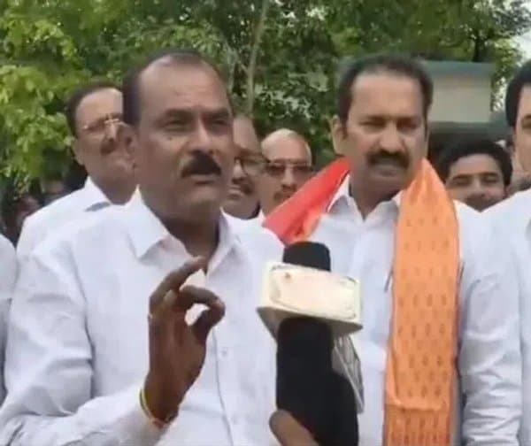 ఉపాధ్యాయులకు భోజనంపై ఉపాధ్యాయ సంఘాల నిరసన