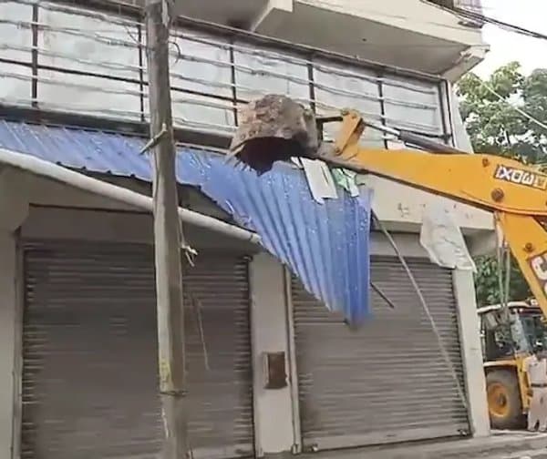 అభిషేక్ బెనర్జీ కార్యాలయం కూల్చివేత