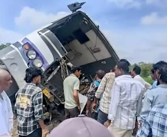 టైరు పంక్చరై బస్సు బోల్తా