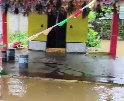 వర్షానికి నీట మునిగిన హనుమంతుని గూడెం - Udayam