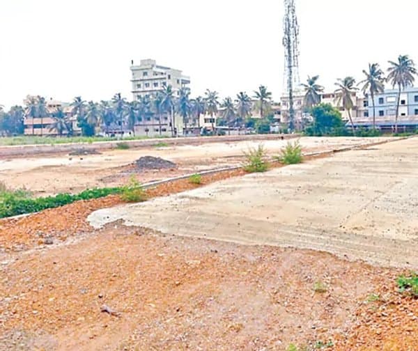 అనధికార లేఅవుట్లతో కోట్ల దోపిడీ