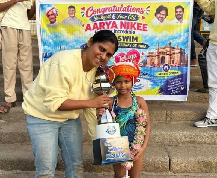 ఈతలో విజయవాడ చిన్నారి ఆర్య రికార్డు - Udayam