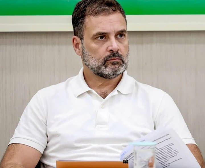 విద్యార్థులను బెదిరించే హక్కు మీకెవరిచ్చారు: రాహుల్ గాంధీ
