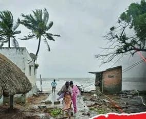 అర్నబ్ ప్రభావంతో నేడూ భారీ వర్షాలు - Udayam