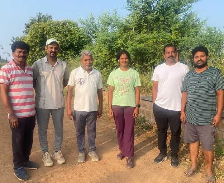 వాకింగ్ చేసే మహిళలు జాగ్రత్తలు పాటించాలి - Udayam