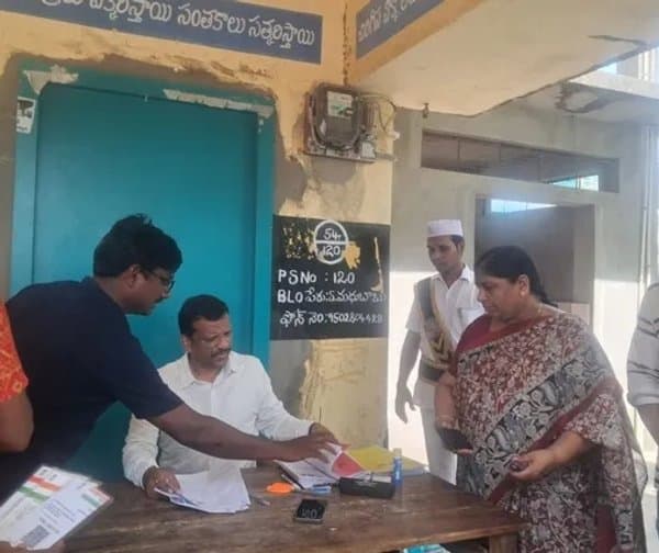 SIR-2026: ఎన్యూమరేషన్ ప్రక్రియను పరిశీలించిన ERO
