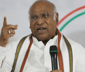 మహిళా బిల్లుపై ఖర్గే సంచలన ఆరోపణలు: "చంపింది మోదీయే, మేం వ్యతిరేకించింది అది కాదు!" - Udayam Digital