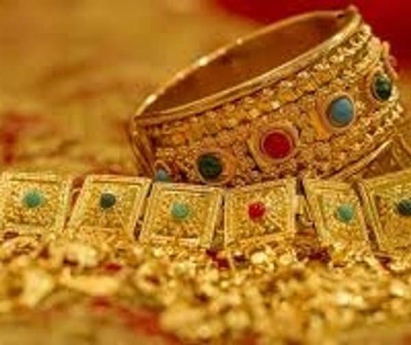 టన్నుల కొద్దీ పాత బంగారాన్ని విక్రయిస్తున్న జనం - Udayam Digital