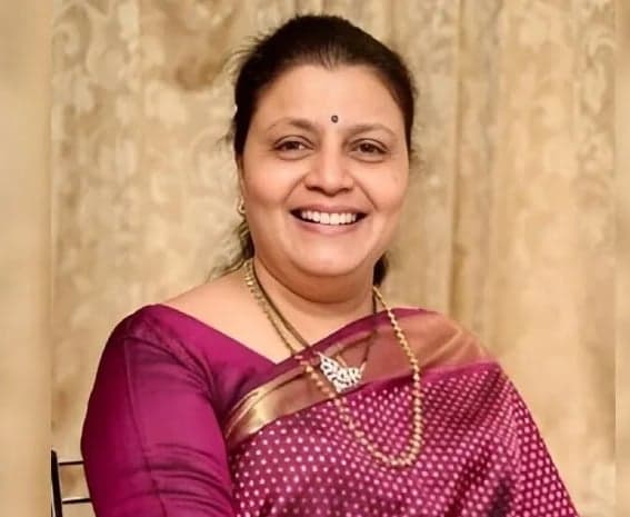 విశాఖ రౌత్‌పై అనర్హత వేటు - Udayam