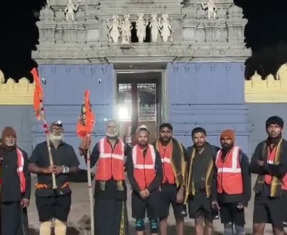 శబరిమలైకు అయ్యప్ప స్వాముల పాదయాత్ర - Udayam