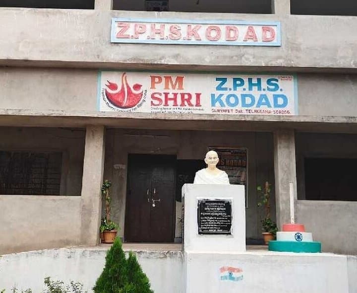 యూనిఫాం పంపిణీలో జాప్యం
