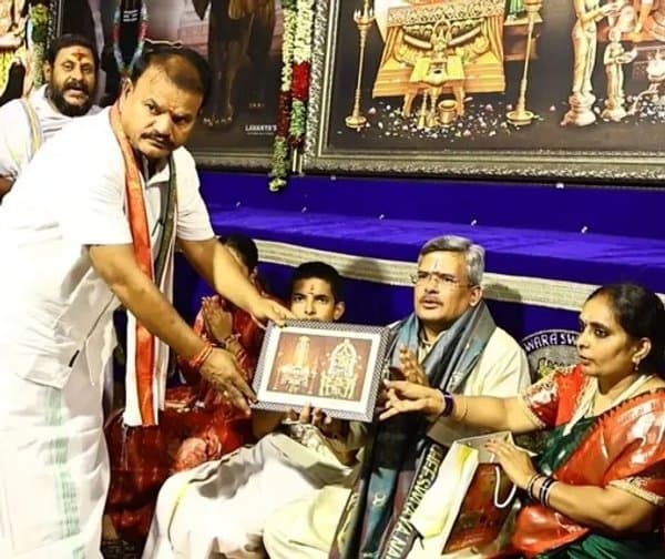 శ్రీకాళహస్తీశ్వర స్వామిని దర్శించుకున్న ఏపీ హైకోర్టు న్యాయమూర్తి