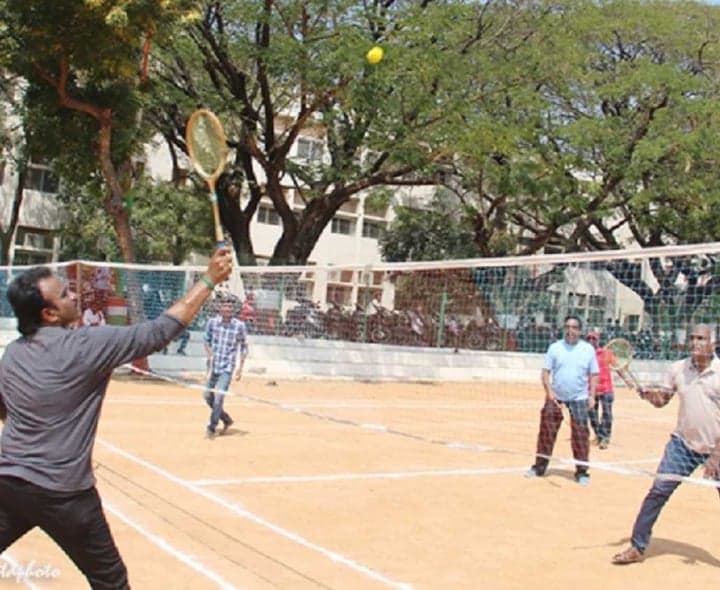 కడపలో ఉద్యోగులకు క్రీడా పోటీలు - Udayam
