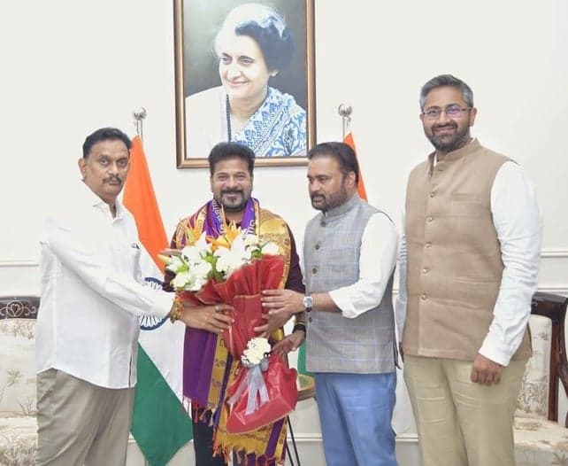 ఇంద్రకీలాద్రిపై దసరాకు సీఎం రేవంత్ రెడ్డికి ఆహ్వానం