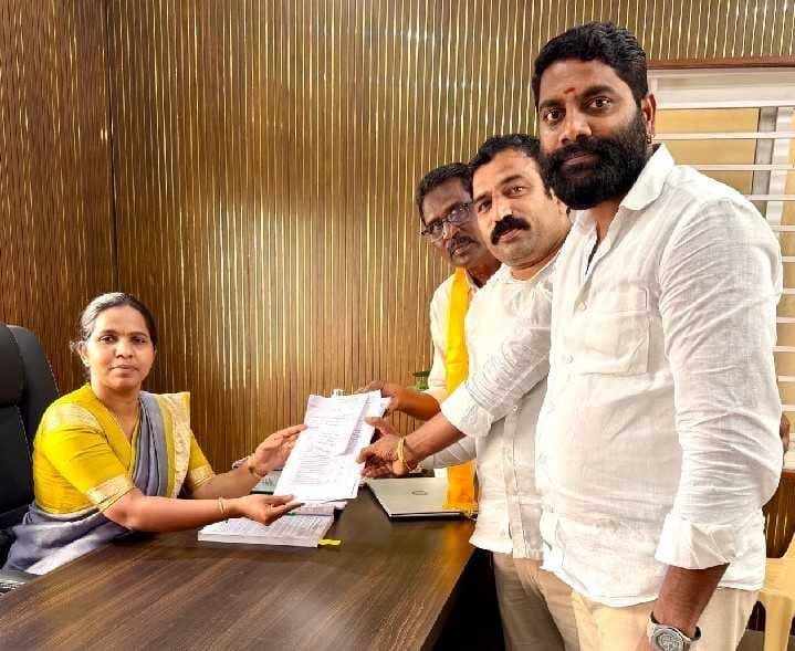 ఆచంట జడ్పీటీసీకి బీర నరసింహమూర్తి నామినేషన్ - Udayam