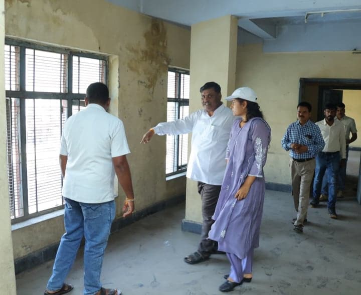 హనుమకొండ తహసీల్దార్ కార్యాలయానికి స్థల పరిశీలన - gallery image 2