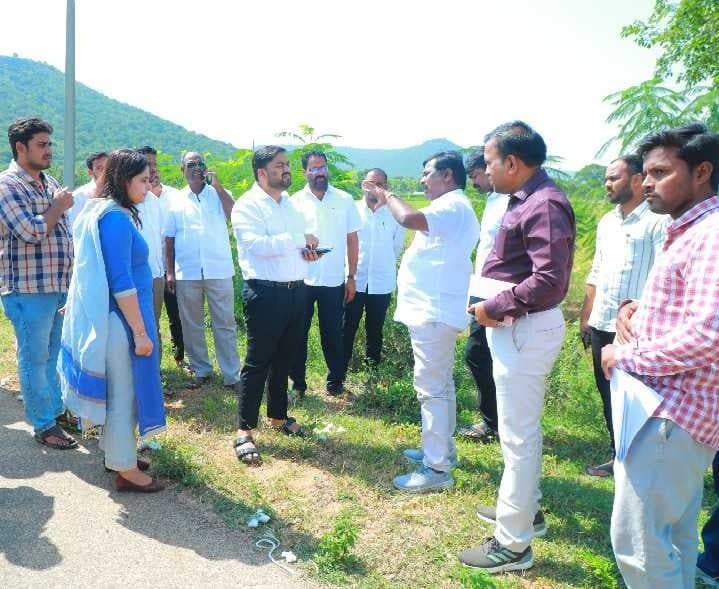 బ్రాహ్మణపల్లిలో రైలు కారిడార్‌పై పరిశీలన - Udayam
