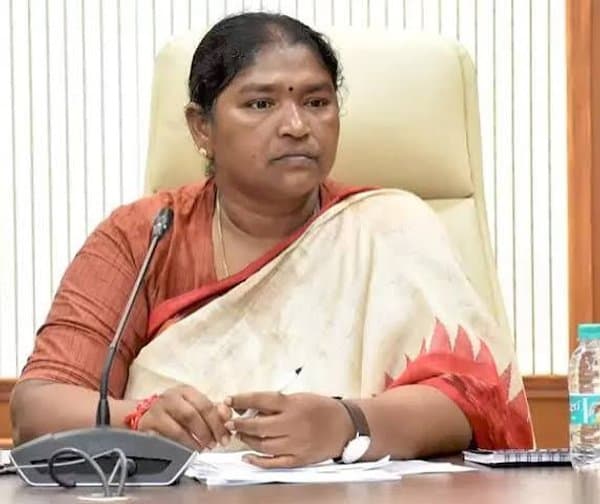 గ్రామాల అభివృద్ధిపై మంత్రి సీతక్క అసహనం - Udayam Digital