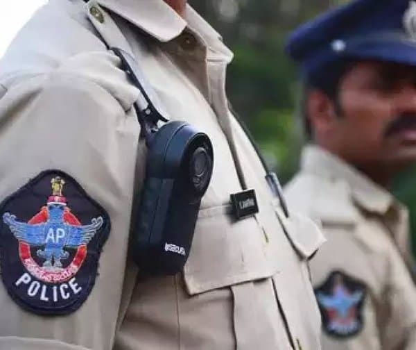 హెడ్‌ కానిస్టేబుళ్ల కోసం సిట్ వేట