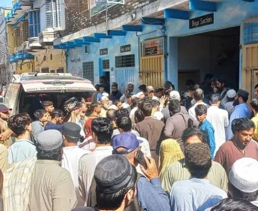 పాఠశాల పైకప్పు కూలి 29 మంది మృతి