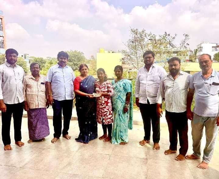 MBBS విద్యార్థినికి రూ.50 వేల సాయం - Udayam