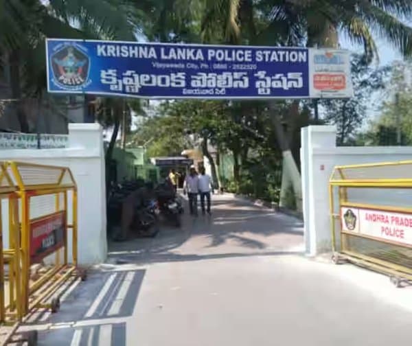సాయికృష్ణ మృతి కేసు: లొంగిపోయిన ఇద్దరు హెడ్ కానిస్టేబుళ్లు - Udayam Digital