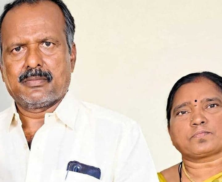 కొడుక్కి ఉద్యోగం రాలేదని భార్యాభర్తల ఆత్మహత్య