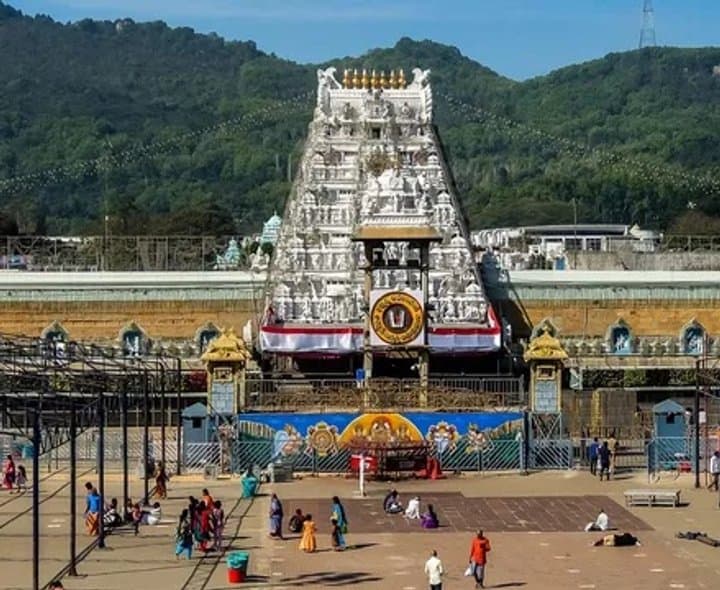 శ్రీవారి సర్వదర్శనానికి 12 గంటల నిరీక్షణ