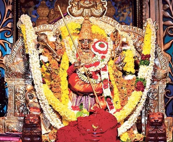 దుర్గాదేవిగా జగన్మాత దర్శనం