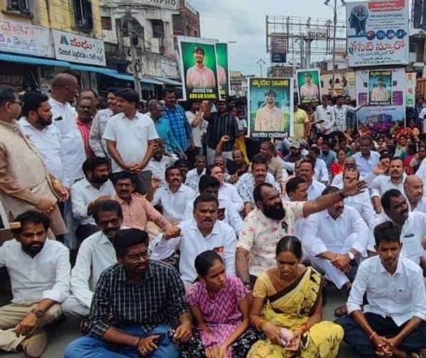 రాహుల్ మృతిపై కోరుట్లలో పద్మశాలీల నిరసన - Udayam Digital