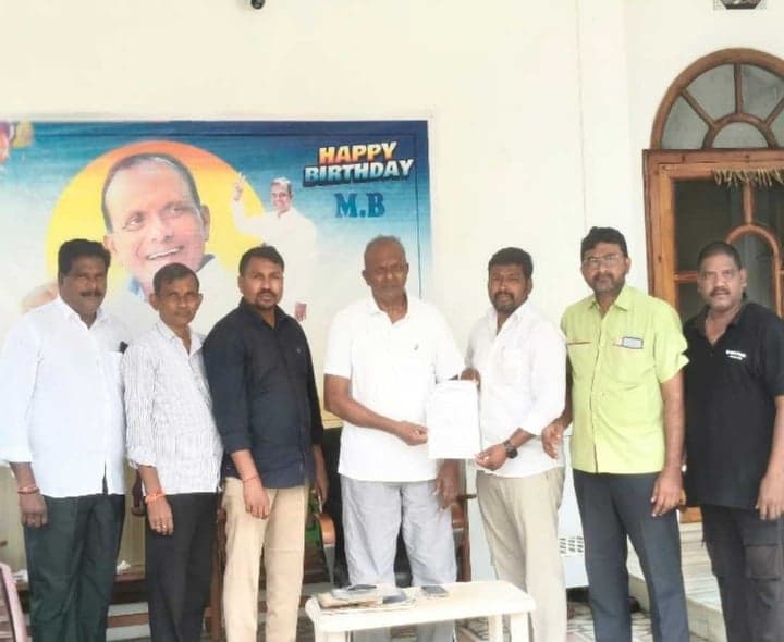 ఓటు హక్కు అత్యంత కీలకం: మాజీ ఎమ్మెల్యే - Udayam