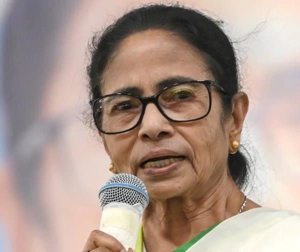 అవసరమైతే ఆఫీసులకు రంగులేస్తాం: మమత - Udayam Digital