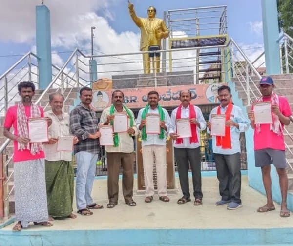 'చలో విజయవాడ' పోస్టర్ల ఆవిష్కరణ