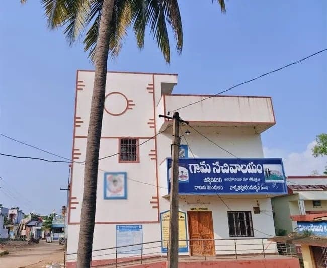చిన్నిదిమిలిలో ప్రారంభం కాని సచివాలయం - Udayam